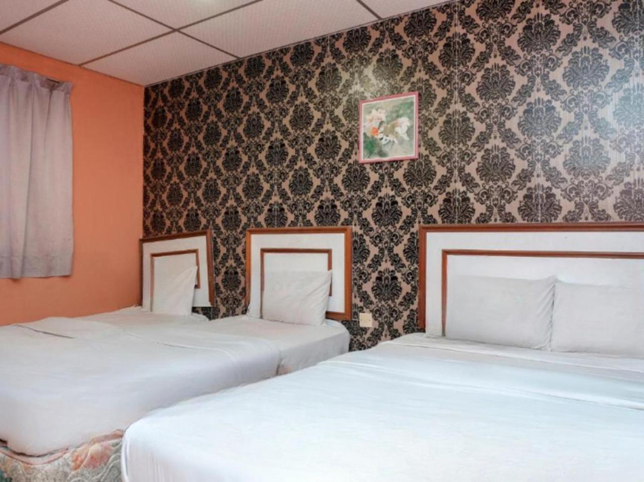 Hotel Tiara Chukai Екстер'єр фото