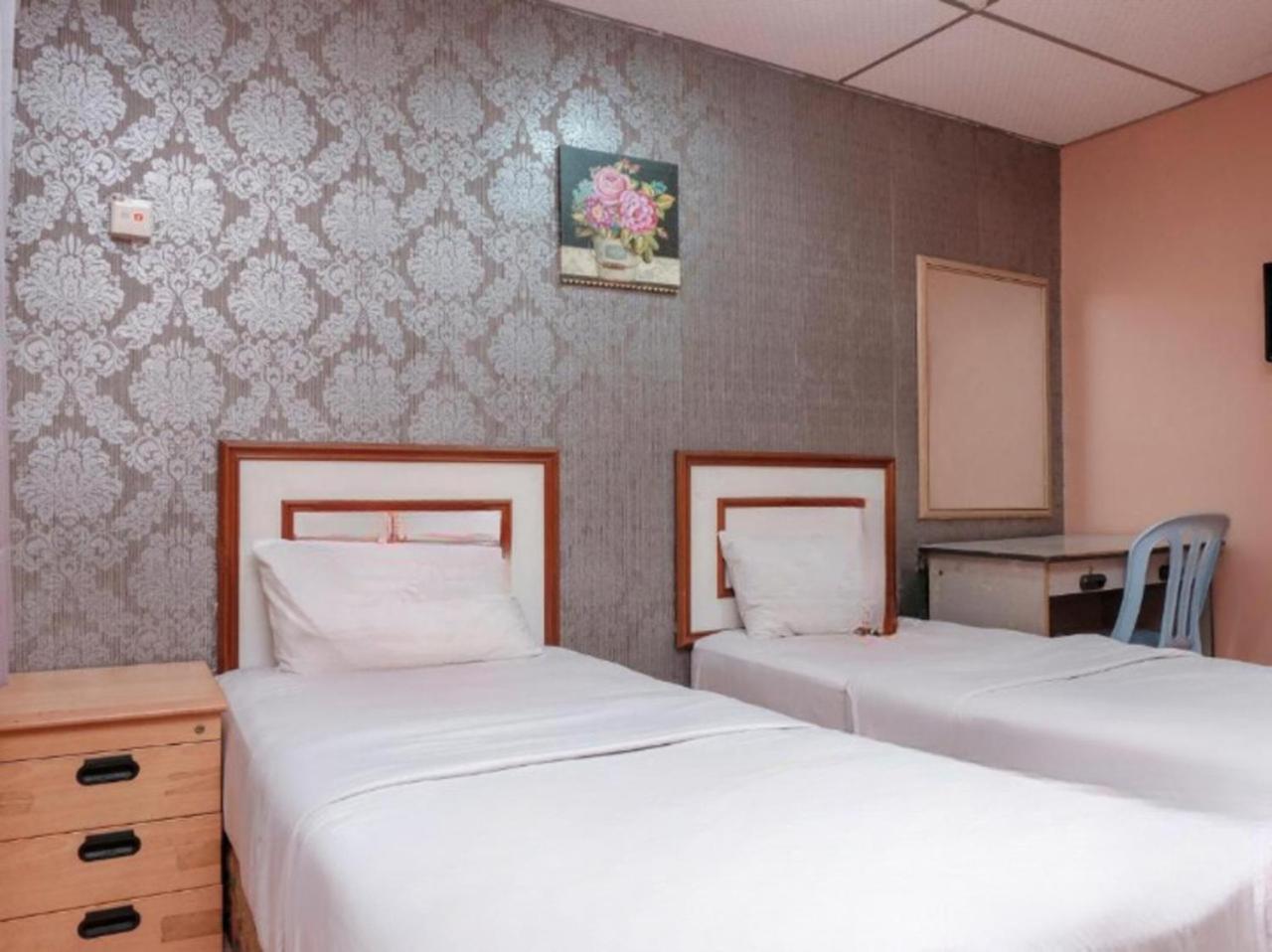 Hotel Tiara Chukai Екстер'єр фото