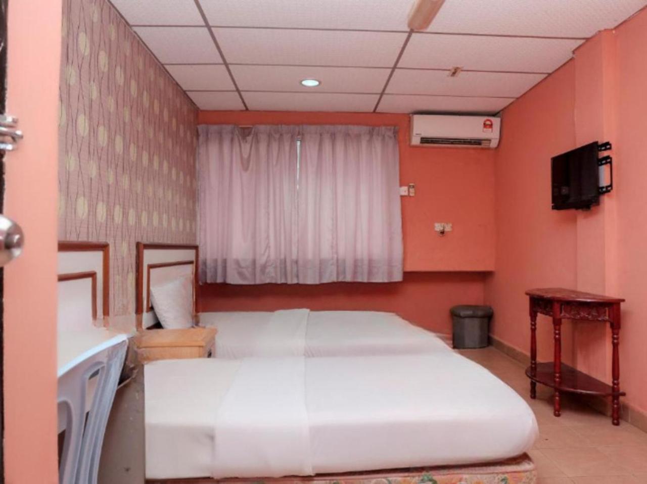 Hotel Tiara Chukai Екстер'єр фото