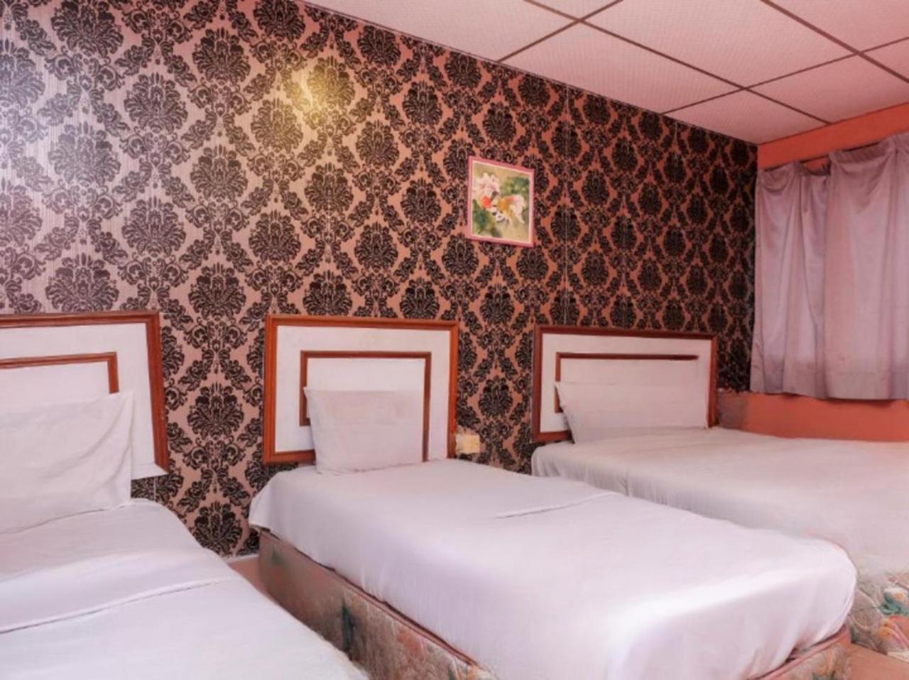 Hotel Tiara Chukai Екстер'єр фото