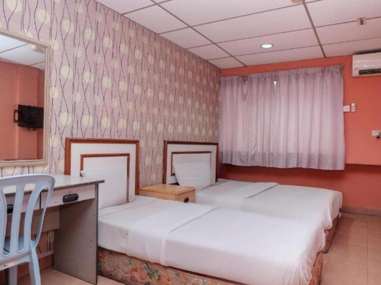 Hotel Tiara Chukai Екстер'єр фото