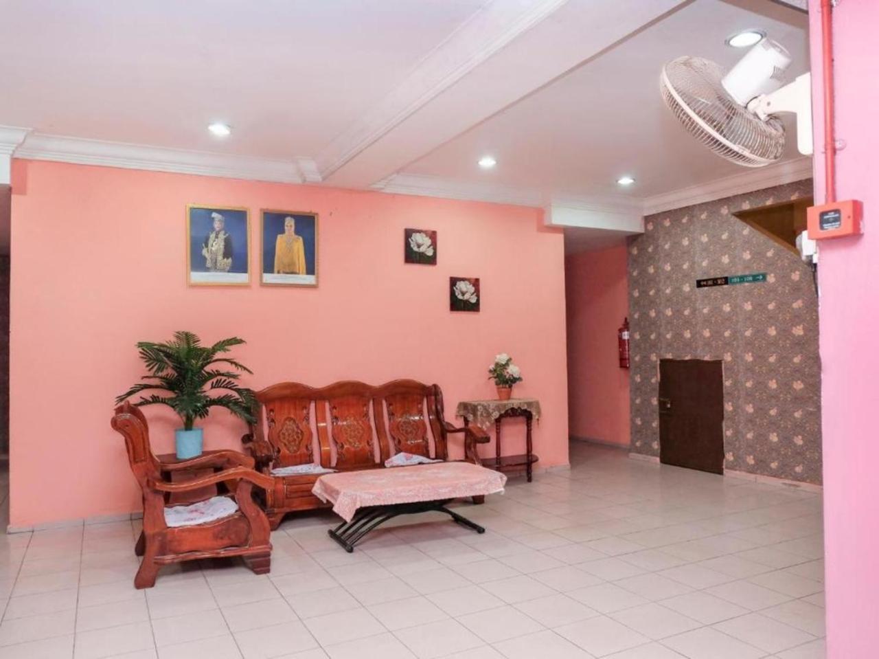 Hotel Tiara Chukai Екстер'єр фото