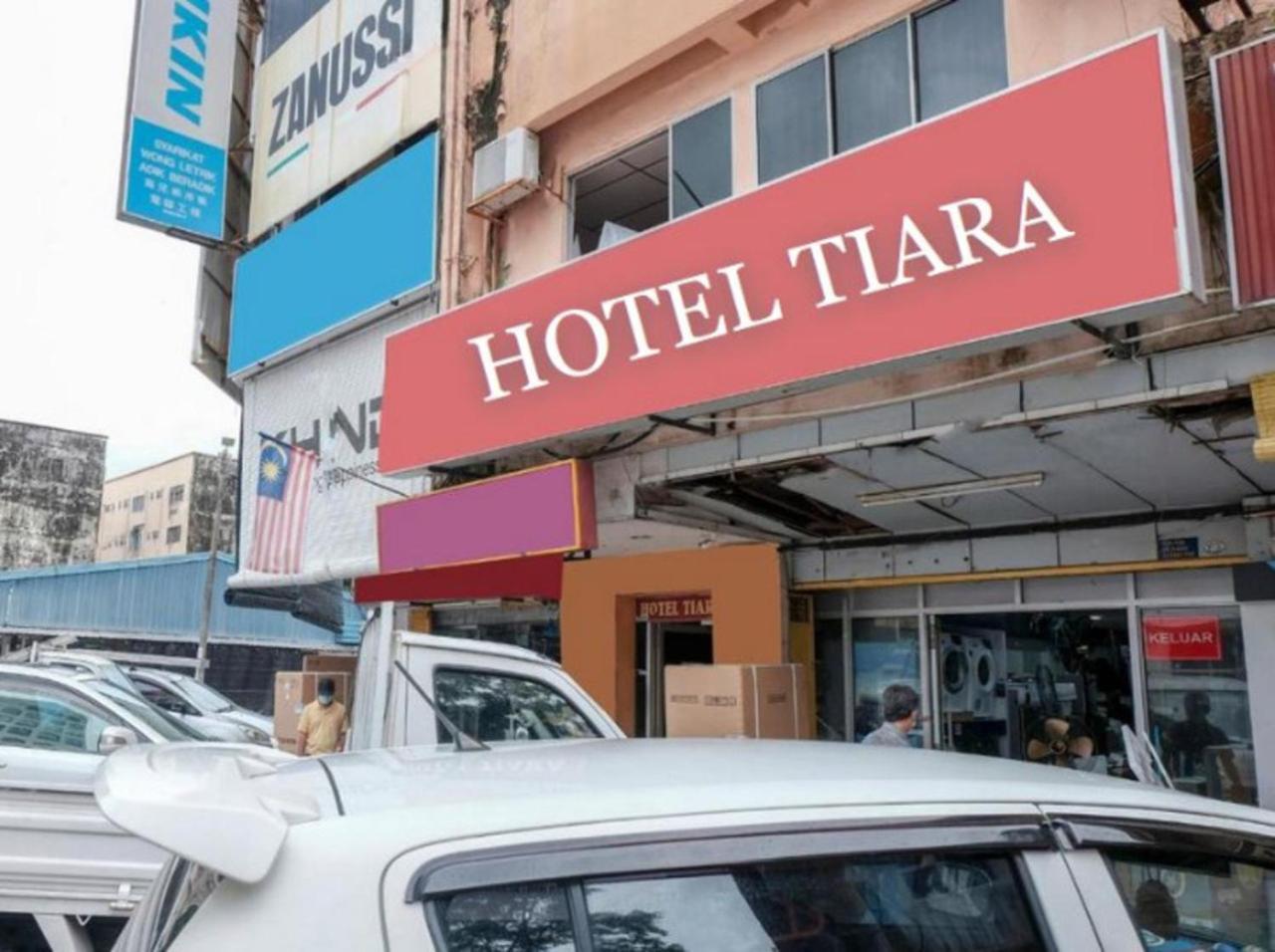 Hotel Tiara Chukai Екстер'єр фото