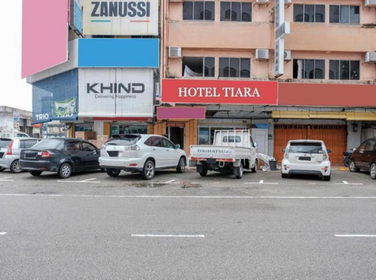 Hotel Tiara Chukai Екстер'єр фото