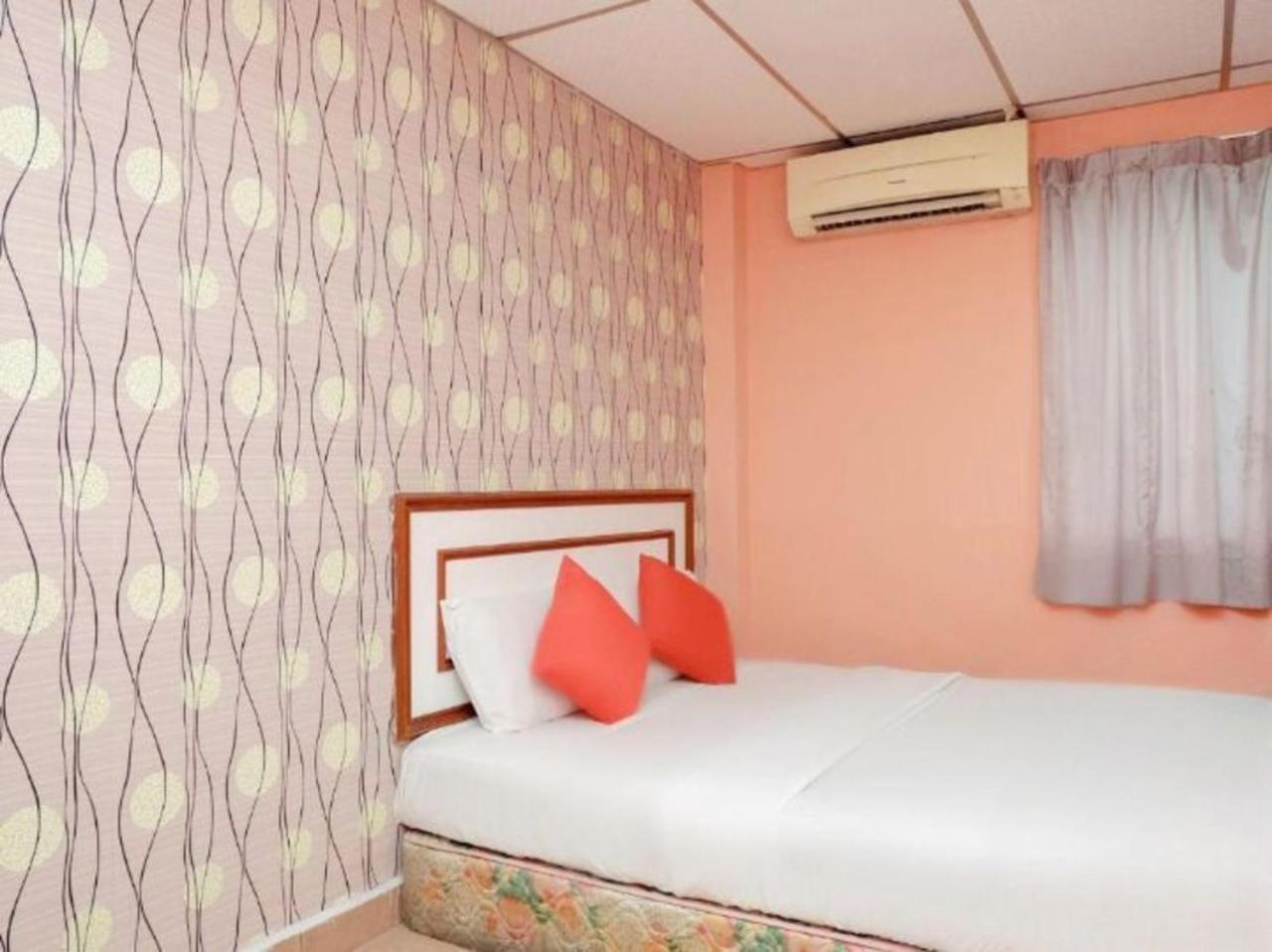 Hotel Tiara Chukai Екстер'єр фото