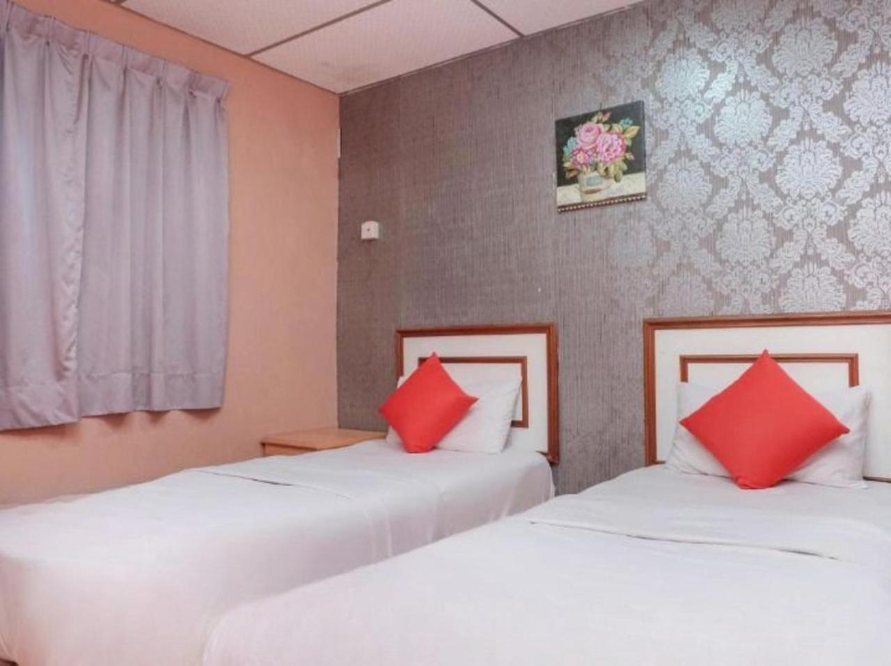 Hotel Tiara Chukai Екстер'єр фото