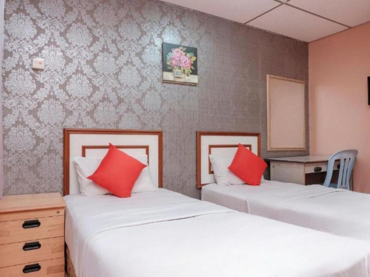 Hotel Tiara Chukai Екстер'єр фото